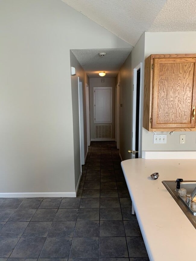 Foto del edificio - 3 bed 3 bath house! Water and Internet included!!