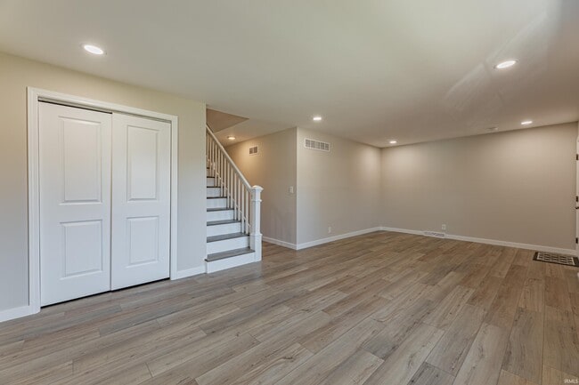 Building Photo - 7127 Pinehurst Dr