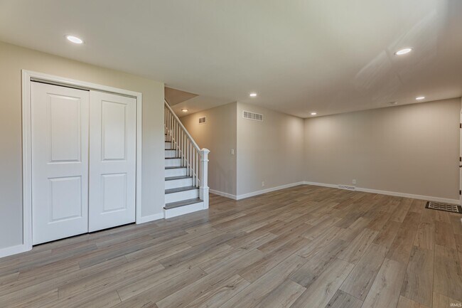 Foto del edificio - 7127 Pinehurst Dr