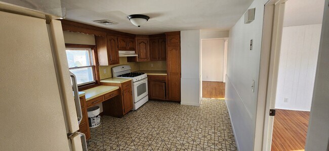 Building Photo - 88 Bristol St