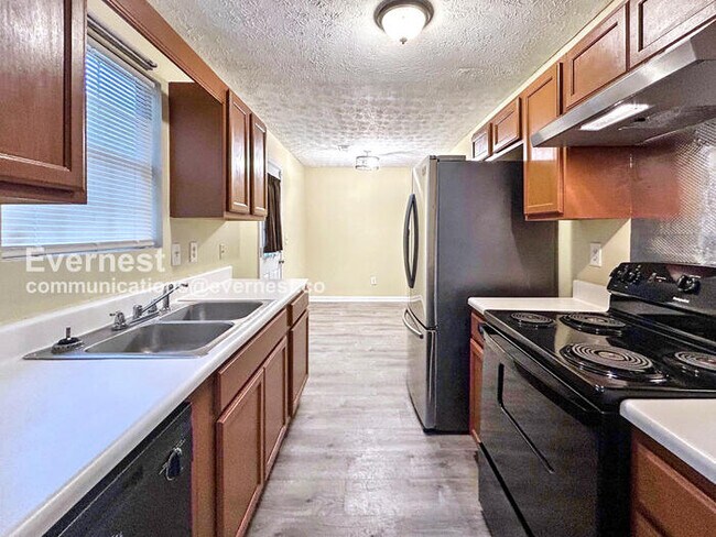 Foto del edificio - 9151 Clubhouse Dr