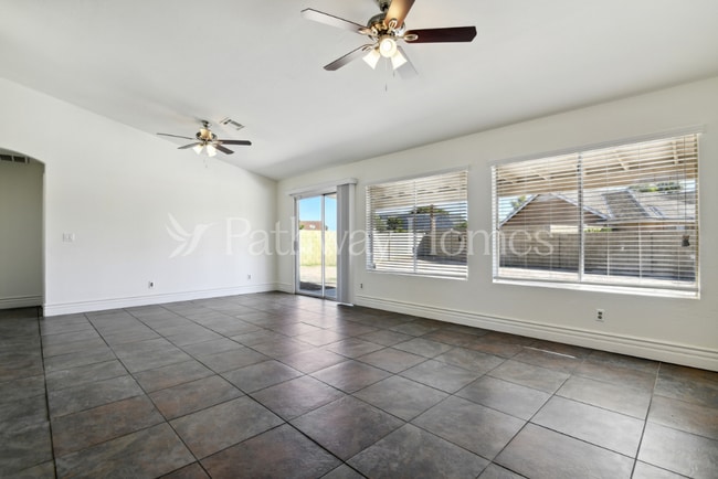 Foto del edificio - 7704 W San Juan Ave