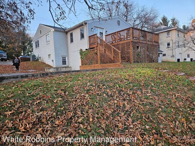 Building Photo - Studio, 2.5 bath House - 558 West Boot Road