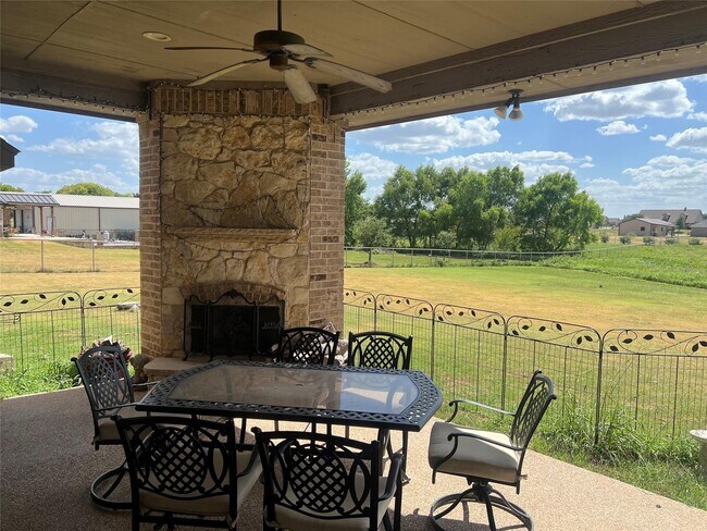 Foto del edificio - 7917 County Rd 1005