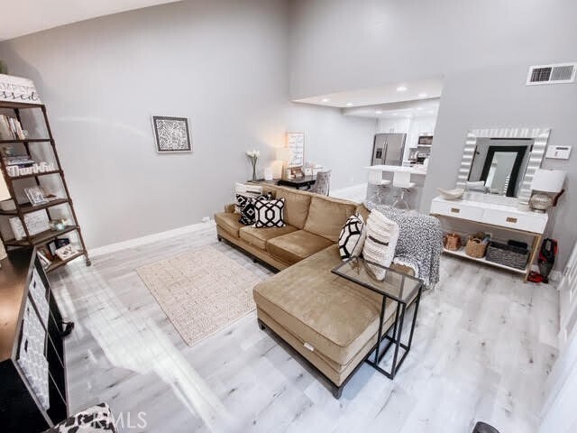 Foto del edificio - 2700 N Brea Blvd