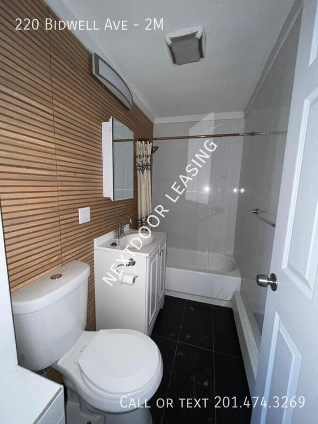 Foto del edificio - 220 Bidwell Ave