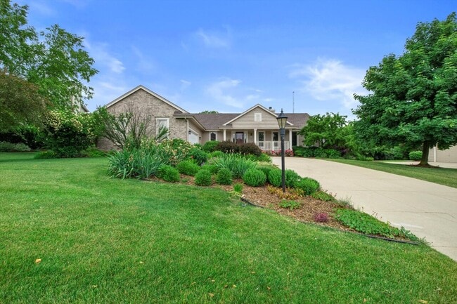 Building Photo - N54W16862 Autumn View Ln
