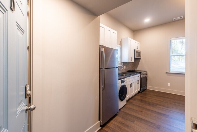 Foto del edificio - $500 OFF March Rent! Stylish Upstairs 1BR in Historic District