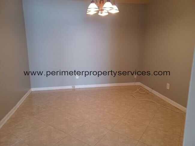 Building Photo - Newly Renovated Unit!! Come visit today!!