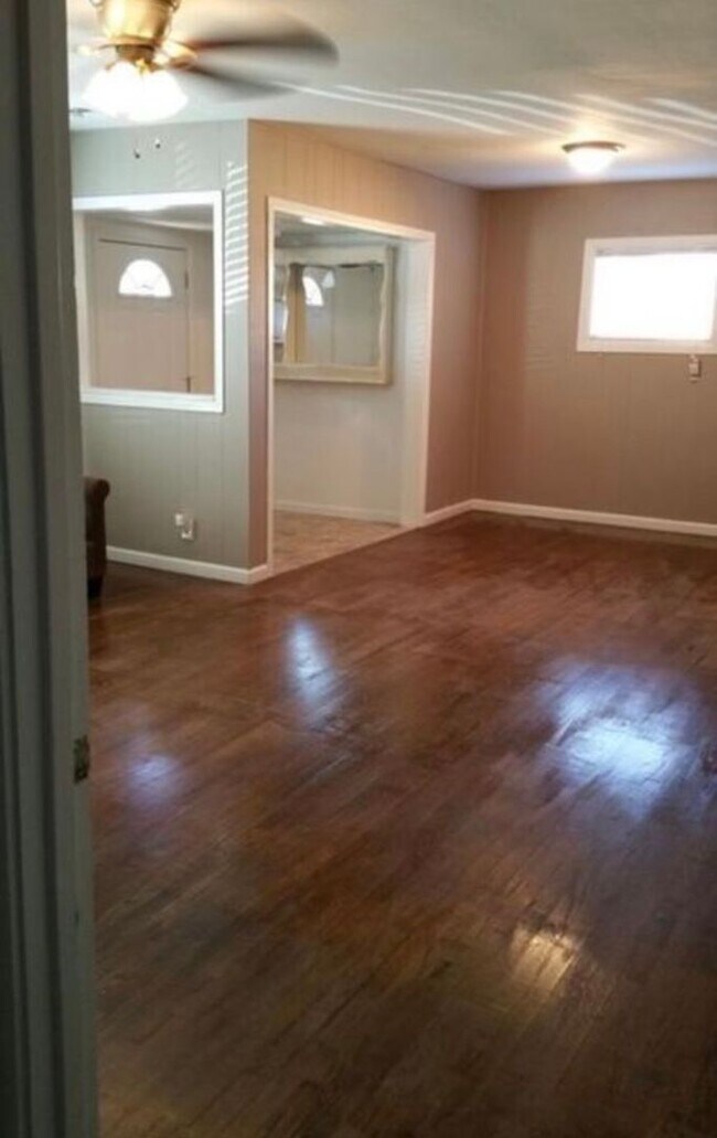 Building Photo - Cozy 3 Bedroom Home