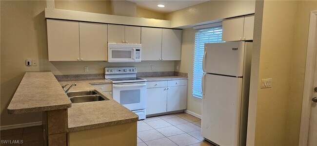 Building Photo - 1628 SW Santa Barbara Pl