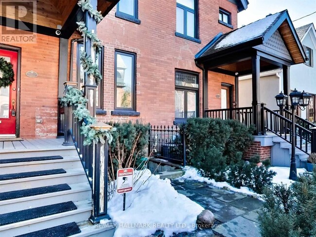 Building Photo - 339 Wellesley St E
