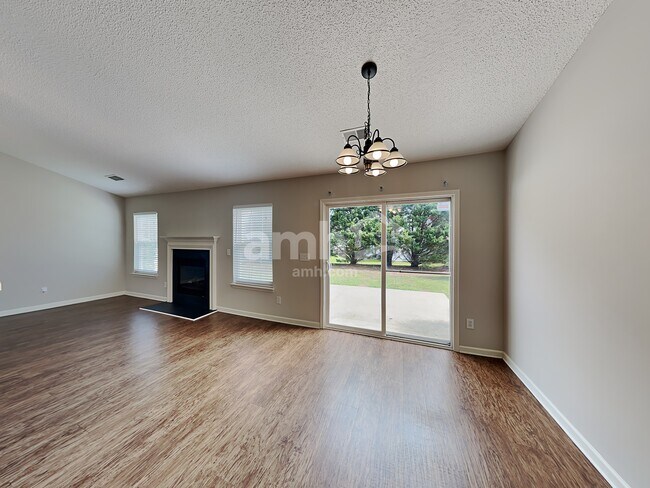 Foto del edificio - 4009 Edgeview Dr