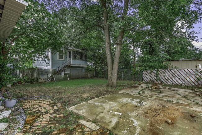Building Photo - 409 Forest