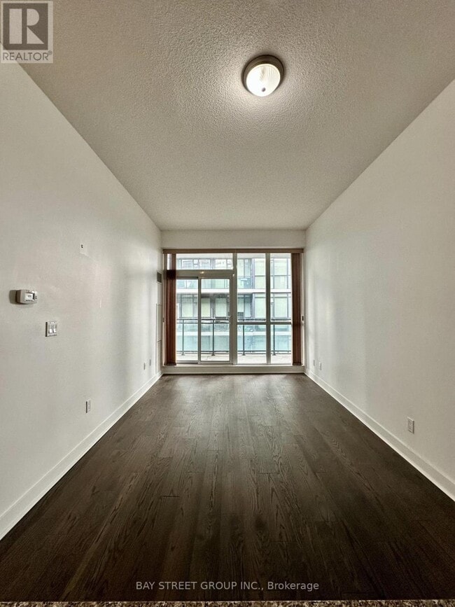 Photo du bâtiment - 4070 Confederation Pkwy