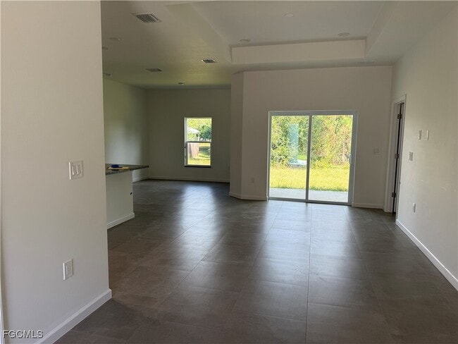 Building Photo - 443 Lampion Ave S