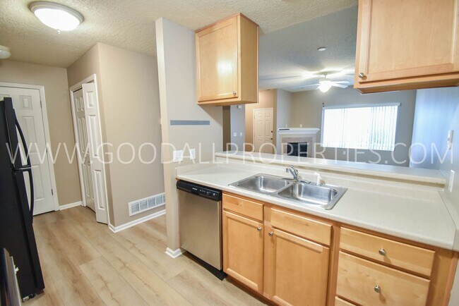 Foto del edificio - 3 Bedroom Townhome West Des Moines