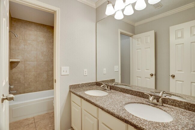 Foto del edificio - 9311 Cabin Creek Dr