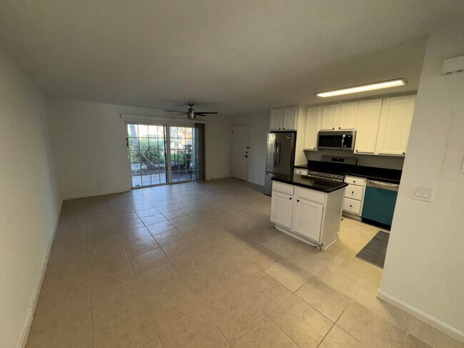 Foto del edificio - 110 N Lakeside Dr