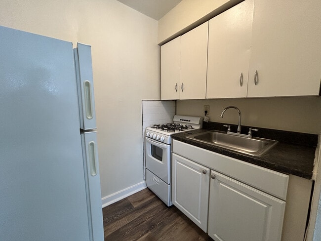 Building Photo - NORMANDY