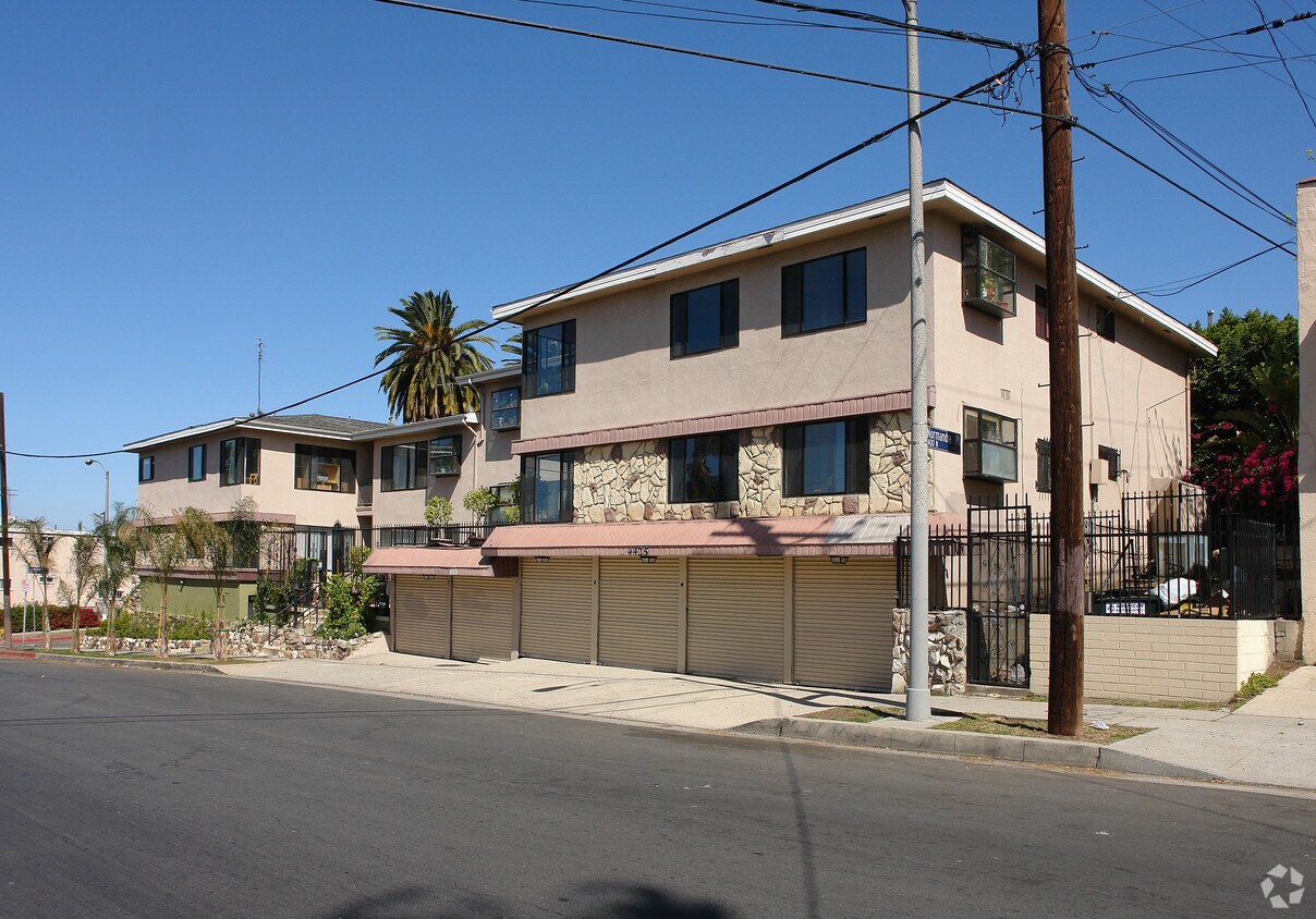 Foto del edificio - 4425 Maplewood Ave