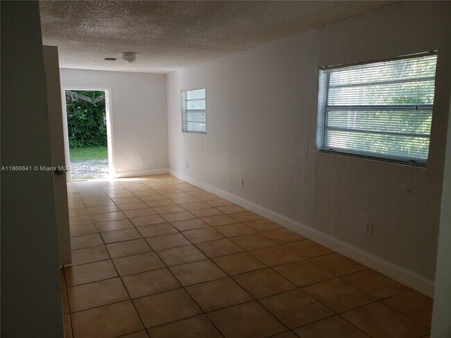 Foto del edificio - 580 NW 95th St