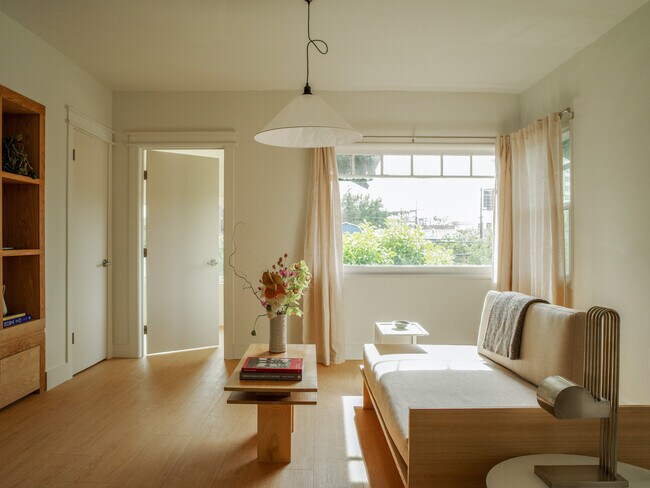 Foto del edificio - 1807 Montana St