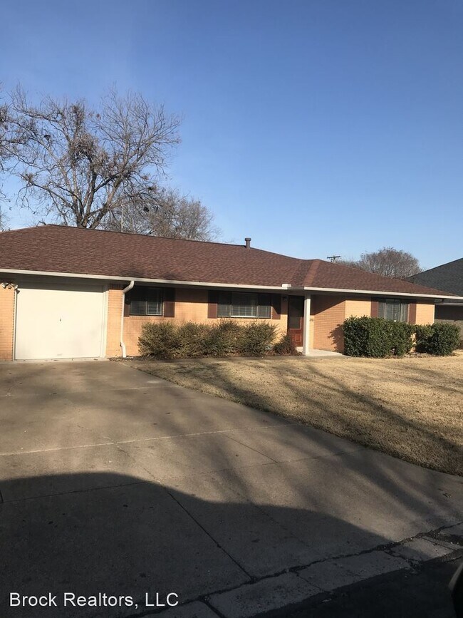 Building Photo - 3 br, 2 bath House - 4212 Selkirk Drive W