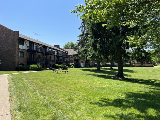 ¡Patio - Carriage Hill Apartments: A 55 and Better ...