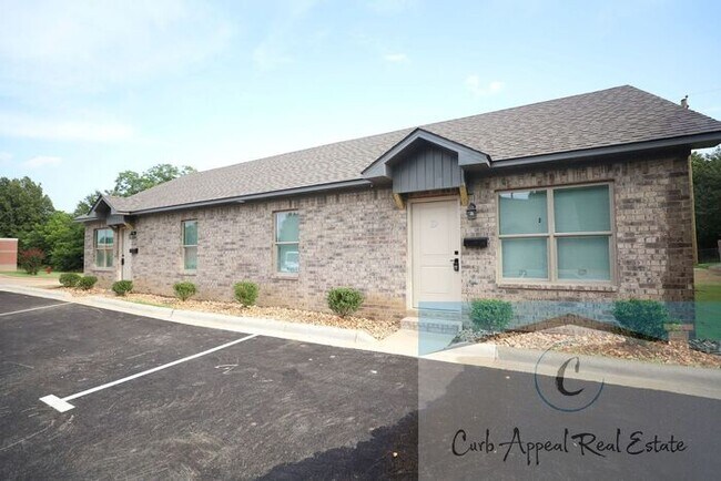 Foto del edificio - Brand new construction 2 bed 1 bath apartment - includes utlities, washer and dryer!!