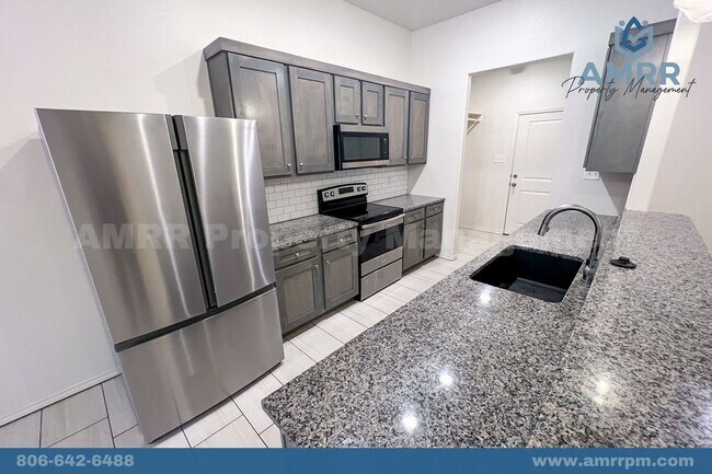 Foto del edificio - Luxury 2 Bedroom Townhome Available PRELEASE