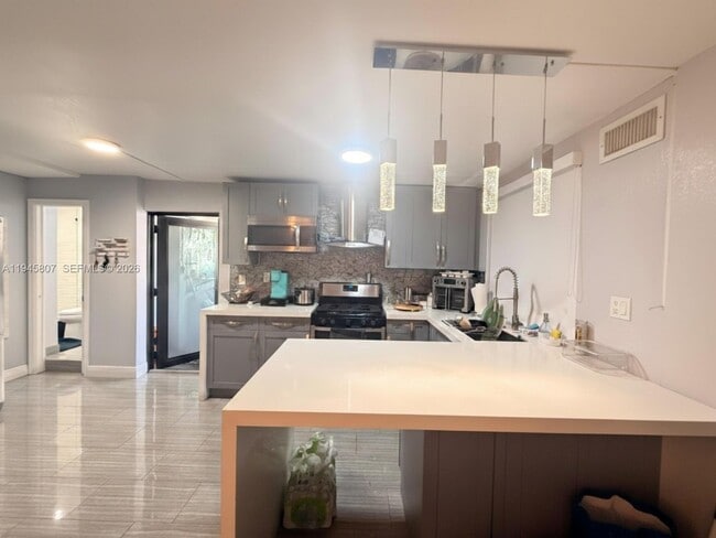 Foto del edificio - 10417 NW 129th St