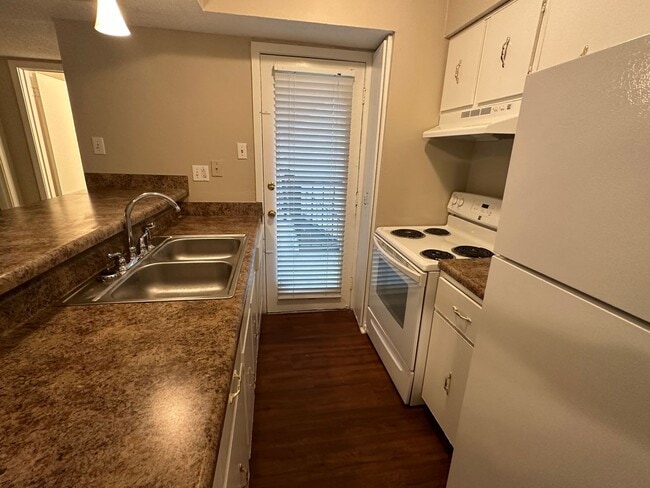 Building Photo - 2BD/2BA Condo located on the Germantown/Me...