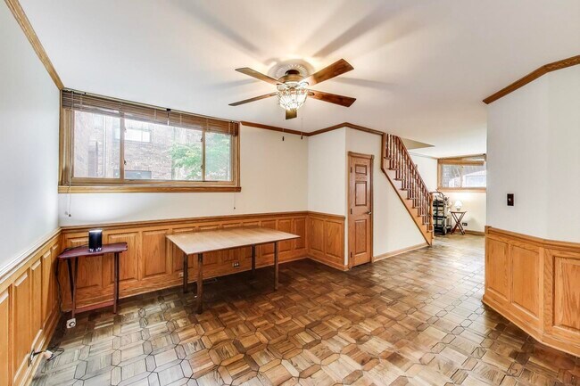 Building Photo - 821 S Racine Ave