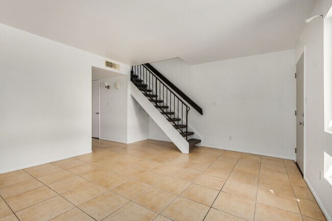Building Photo - 1052 S San Jose