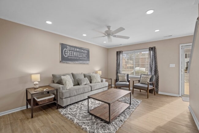 Building Photo - 102 David Dr