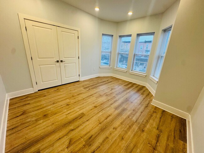 Foto del edificio - 4242 W Girard Ave