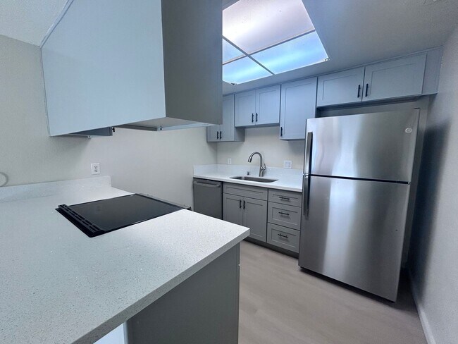 Foto del edificio - 9673-9675 Lake Natoma Drive