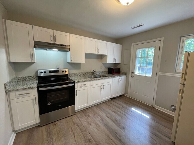 Foto del edificio - AVAILABLE NOW! 2 BEDROOM DUPLEX IN VIRGINIA BEACH. CONVENIENT TO BEACHES