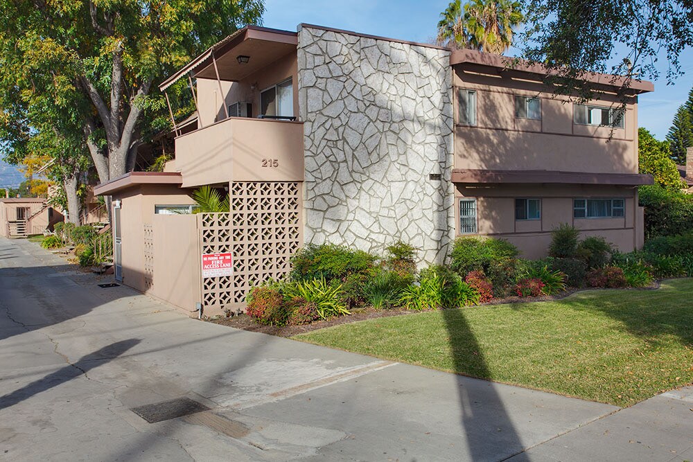 Foto principal - 215 E Live Oak St