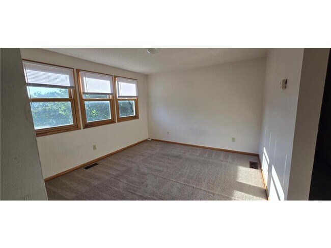 Foto del edificio - 742 Case Ave E