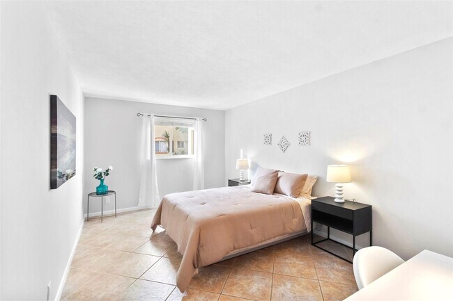 Foto del edificio - 251 S Cypress Rd