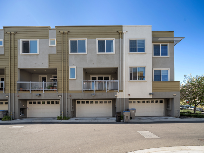 Building Photo - 6006 Charlotte Dr