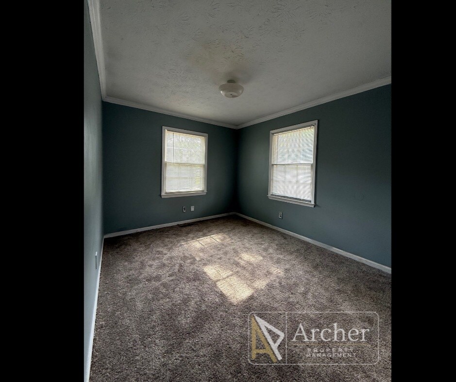 Building Photo - 308 Dix St