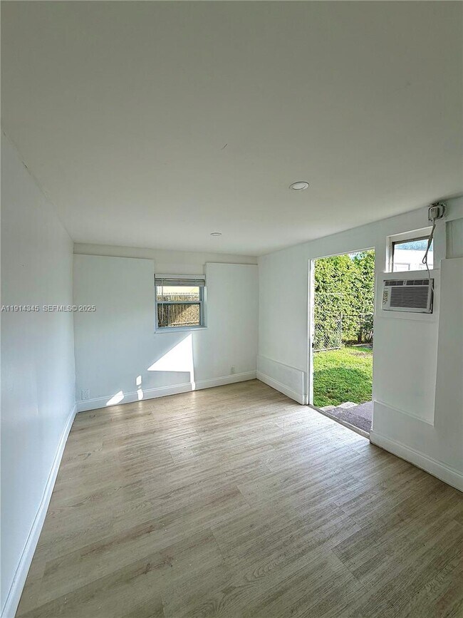 Foto del edificio - 224 SW 10th St