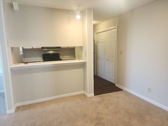 Foto del edificio - 300 Waterdown Dr