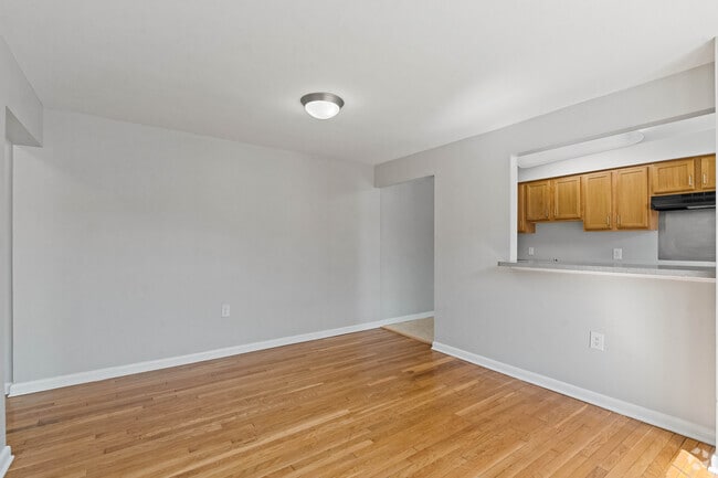 2 habitaciones, 1 baño - 685 pies cuadrados - Sala de estar - Fairlawn Marshall