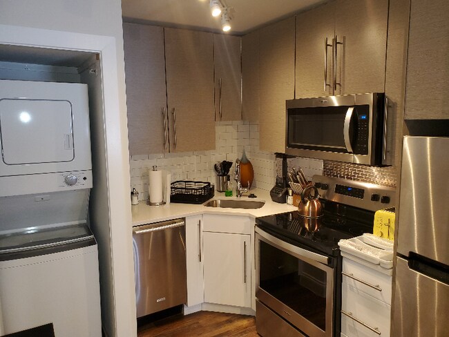 Building Photo - 8 E Fayette St