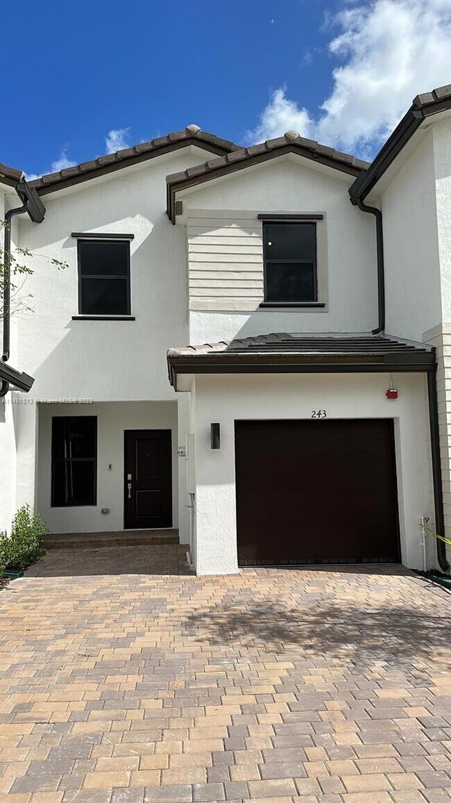 Foto del edificio - 15967 SW 2nd St