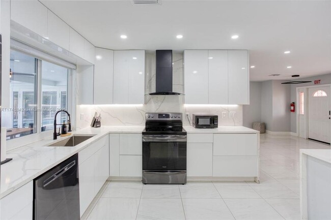 Foto del edificio - 4 bedroom in Hollywood FL 33021